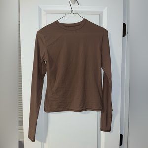 SKIMS Long sleeve t-shirt in Umber